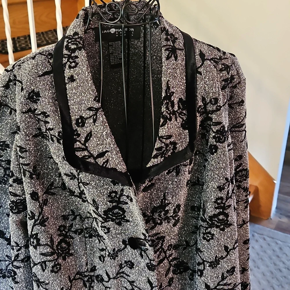 👚Sag Harbor Black and Gray Damask Blazer